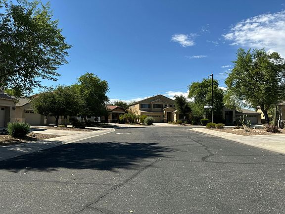4th image of 2625 E Jj Ranch Rd