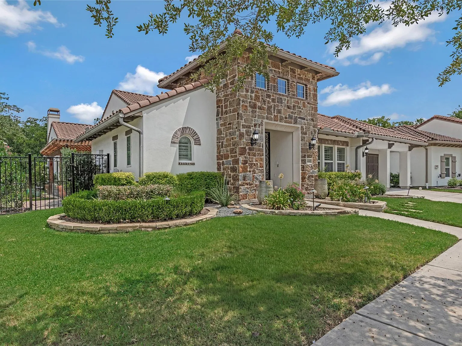 4 bed, 6.0 bath, 3853 sqft, $4,800 — Photo 1