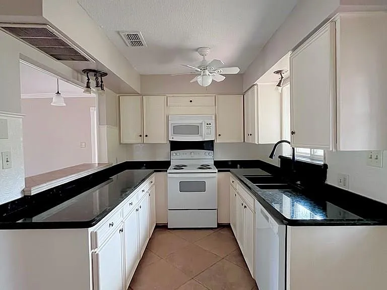 6 Country Club Rd — Photo 13