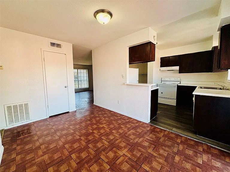 9201 Clarewood Dr #129 — Photo 6