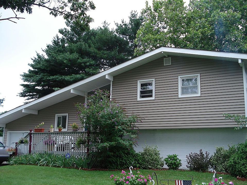 1st image of 112 W Court Dr