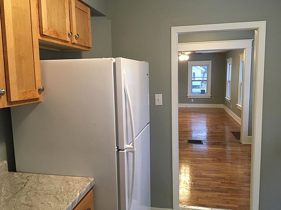 4th image of 909 Smith Ave