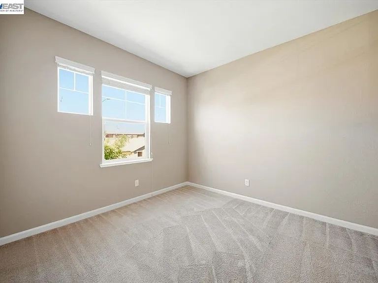1172 Sagardia Way — Photo 12