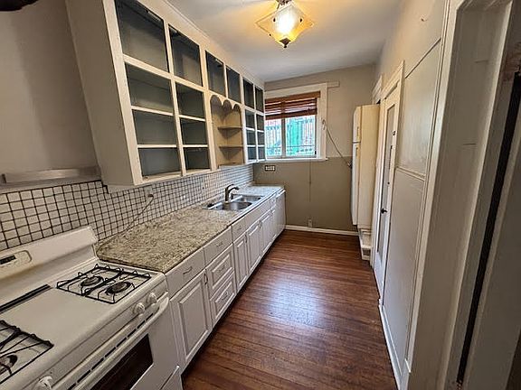 5th image of 1060 N Pennsylvania St APT 1