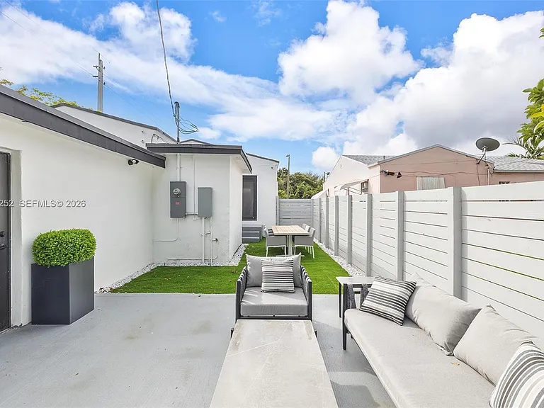 501 NW 46th St — Photo 8