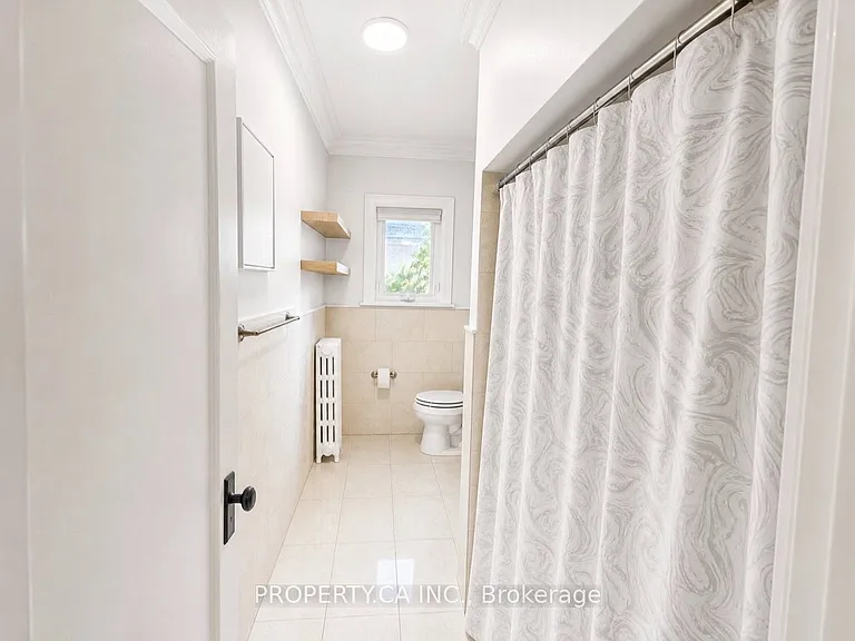 460 Oriole Pkwy #UPPER — Photo 8