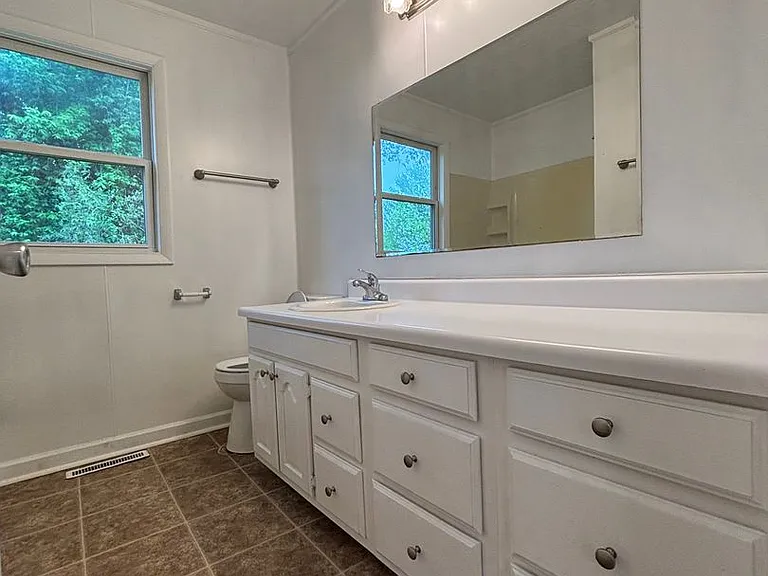 631 N Brown Ave — Photo 6