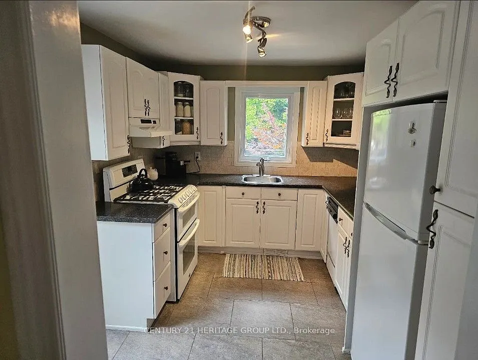 3 bed, $2,300 — Photo 2