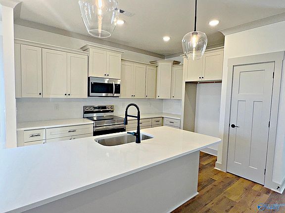5th image of 1030 Maplehurst St