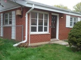 737 Dulles Rd APT D, Des Plaines, IL 60016