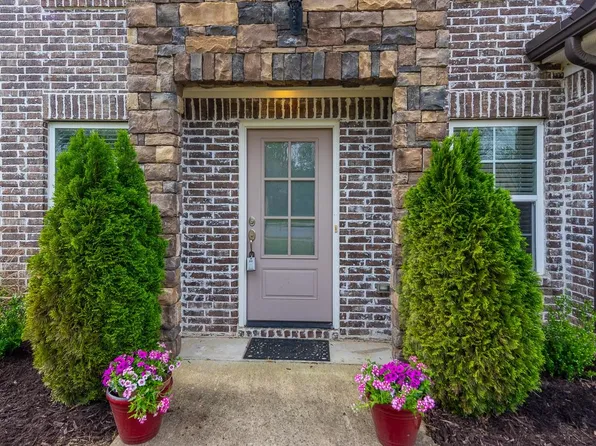 590 Cherokee Cv, Oakland, TN 38060