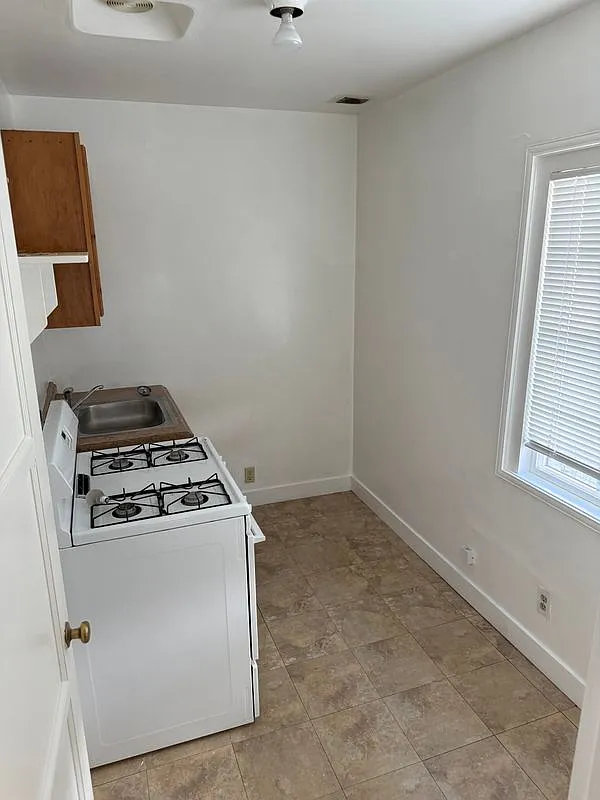 Studio, 1.0 bath, 400 sqft, $1,700 — Photo 3