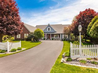 N27W26273 Crestview Dr, Pewaukee, WI 53072