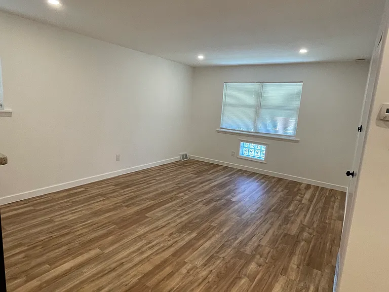 9405 Kirkwood Rd — Photo 6