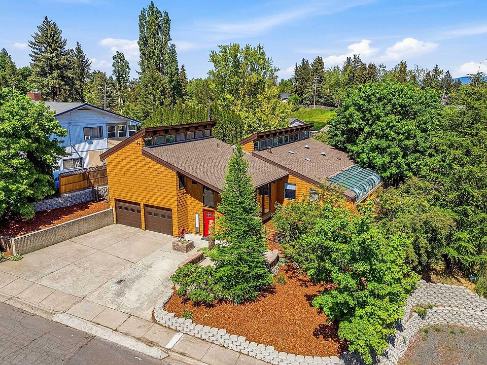 1st image of 1030 SW Monta Vista Cir