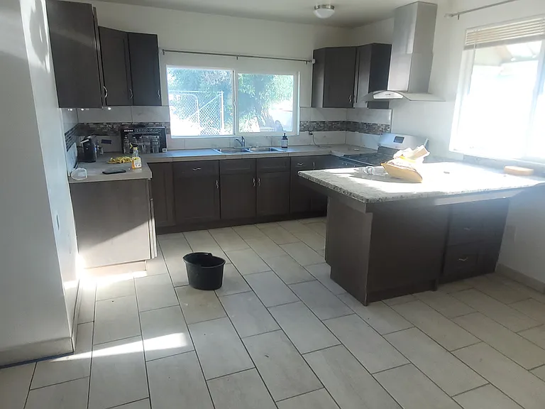 10110 E Avenue R8 — Photo 2