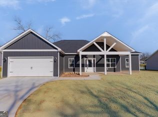 155 Village Cir, Cochran, GA 31014