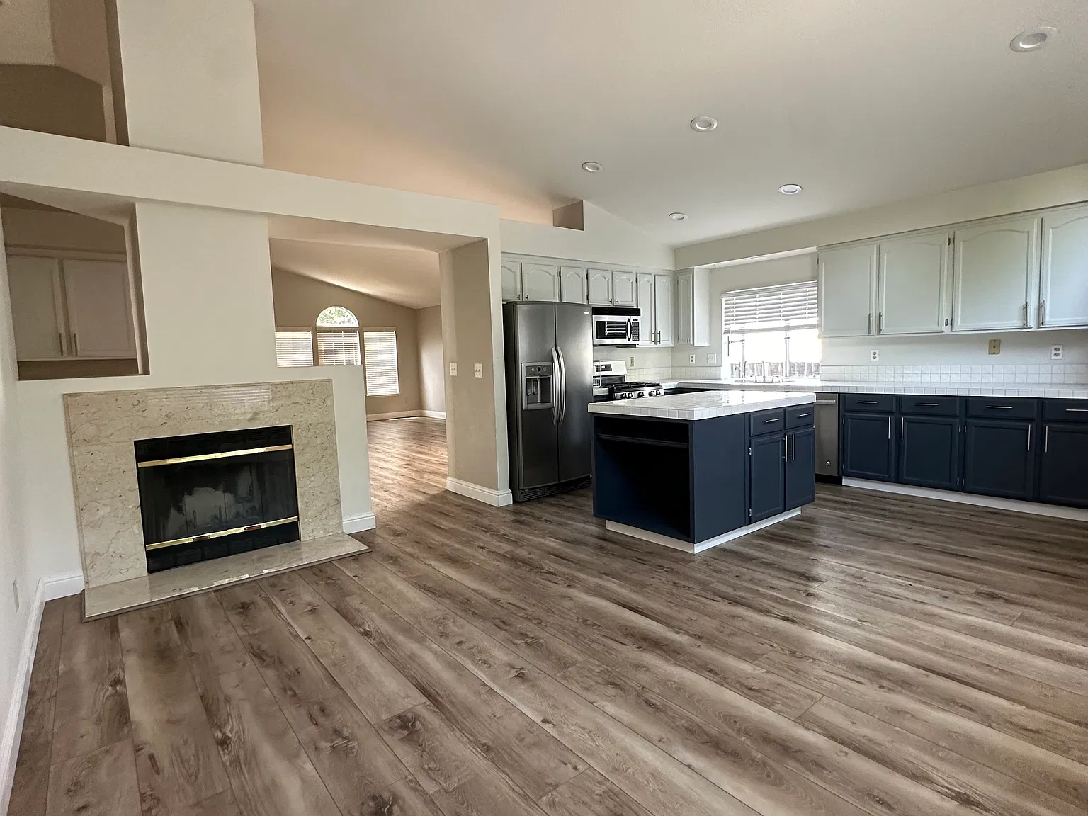 3 bed, 1648 sqft, $3,100 — Photo 2