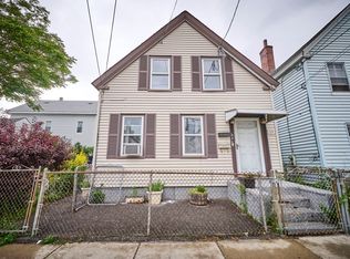 19 Elm St, Lowell, MA 01852