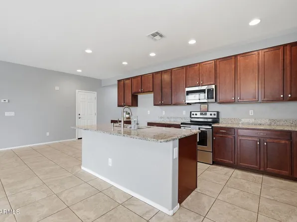 952 S OLYMPIC Drive, Gilbert, AZ 85296