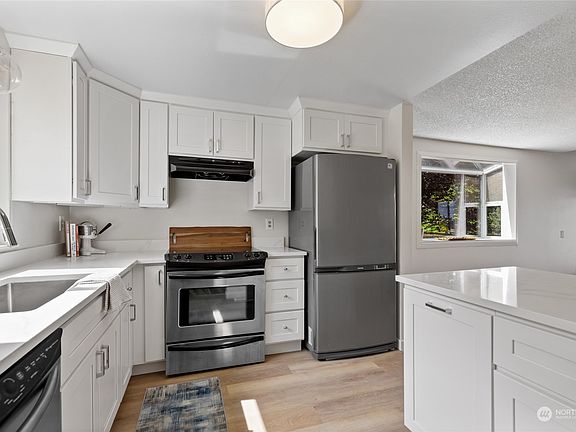 3rd image of 3920 N Highland Street