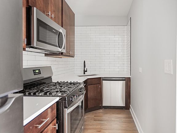 3rd image of 1100 W Grace St #2