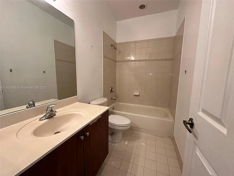 2851 W Prospect Rd — Photo 7