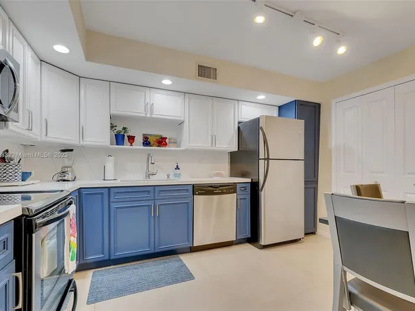 2802 N 46th Ave APT B417, Hollywood, FL 33021