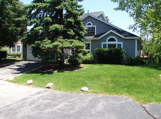 268 N Crooked Lake Ln, Lindenhurst, IL 60046