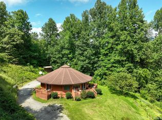 28 Rockwood Dr, Whittier, NC 28789
