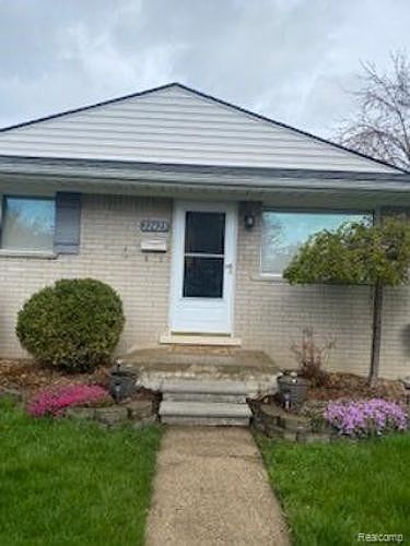 1st image of 22425 Daniels St