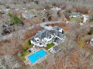 10 Bay Woods Dr, Hampton Bays, NY 11946