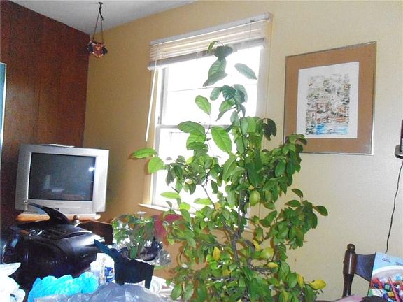 4th image of 5 Meadow Dr