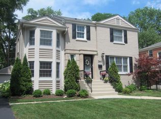 260 Chesterfield Ave, Glen Ellyn, IL 60137