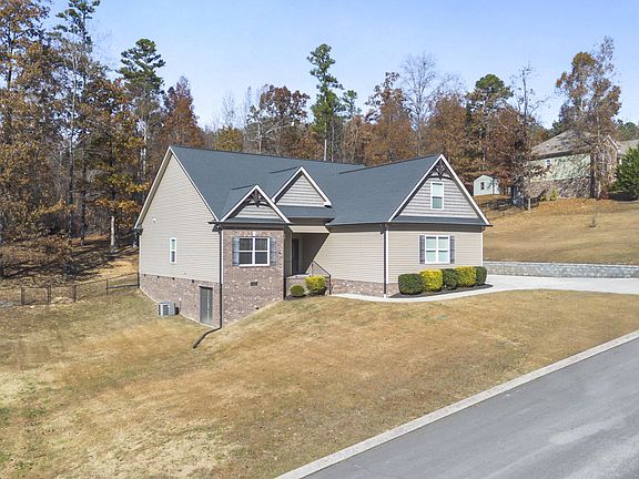 5th image of 225 Brook Hollow Dr Se