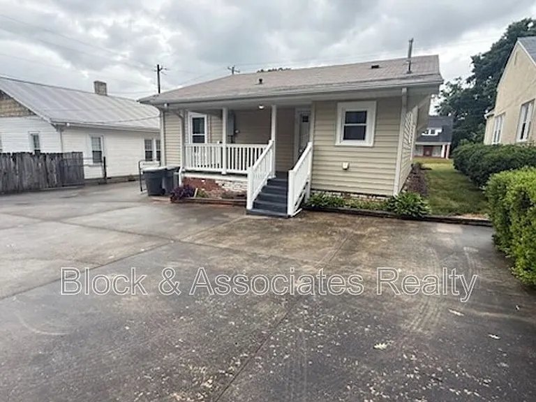 1007 Sunset Ave — Photo 2