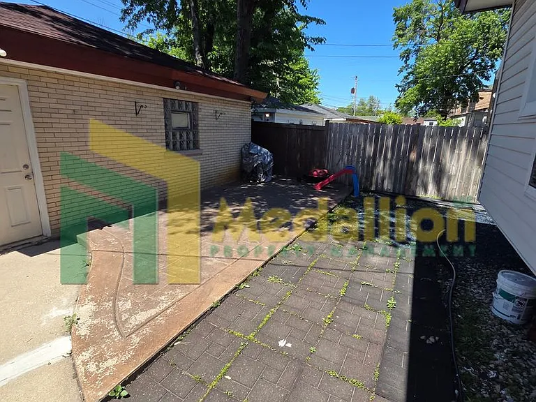 7154 S Francisco Ave — Photo 16
