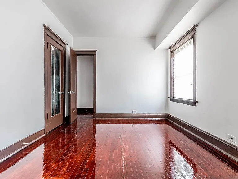 617 N Central — Photo 3