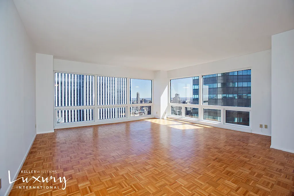 721 5th Avenue — Photo 3