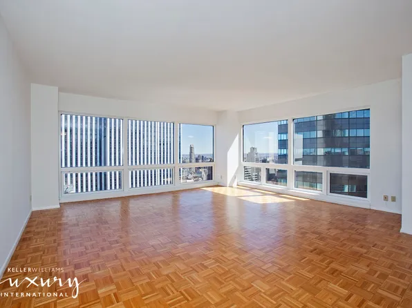 721 5th Avenue 52D image 3 of 7