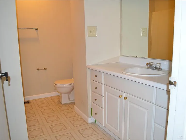 1215 Robbins Run Ct — Photo 11