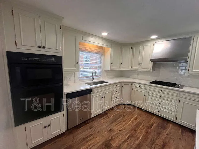 708 N Independence St — Photo 13