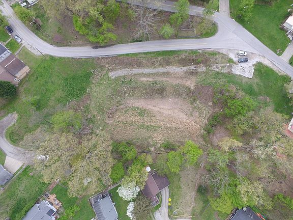 3rd image of 1828 Mountain Dr