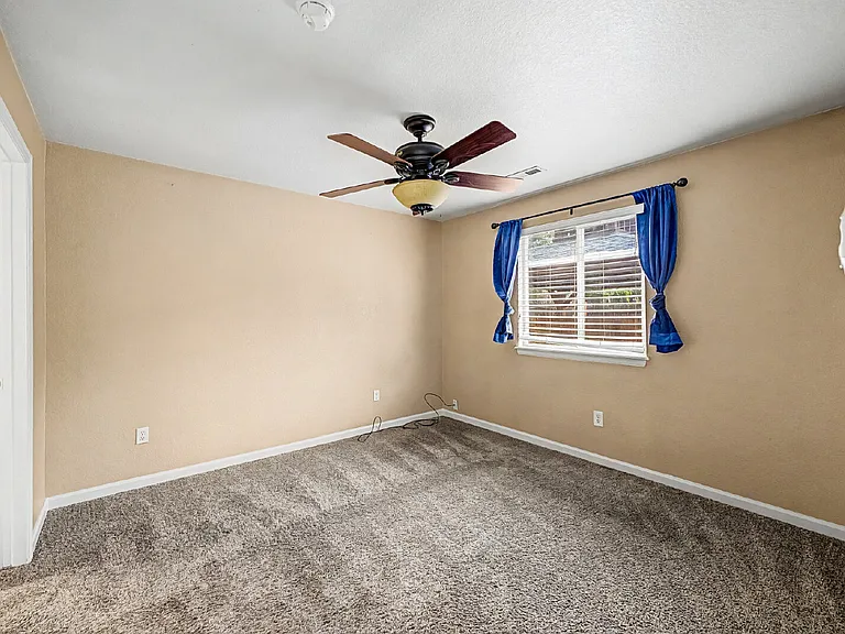 2073 W Hillside Ave — Photo 9