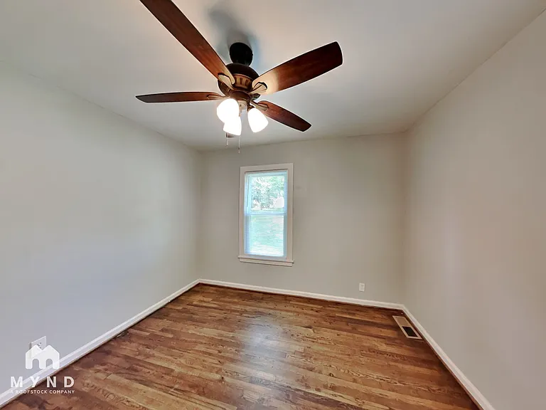 7824 Rugby Ave — Photo 10