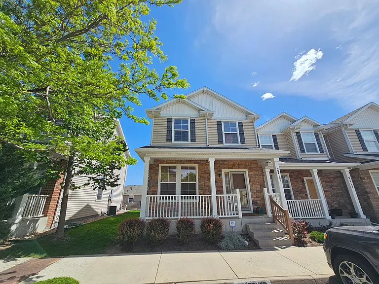2717 Tumblewood Grv — Photo 2