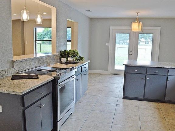 2nd image of 206 Meadowlakes Dr