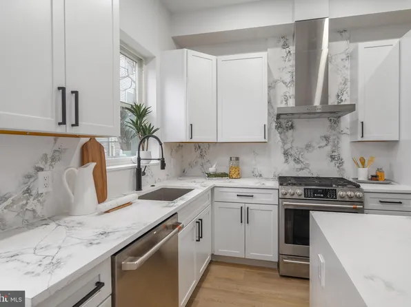 625 Mercy St, Philadelphia, PA 19148