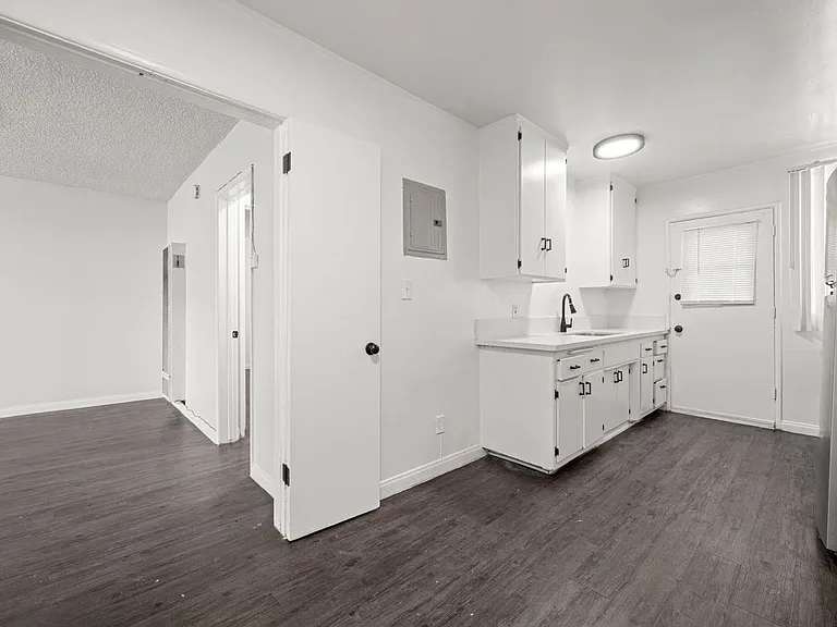 3868 S Potomac Ave #7 — Photo 8