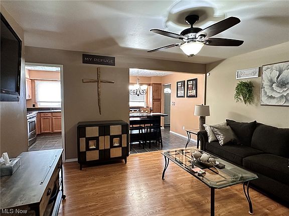 3rd image of 215 N Yorkshire Blvd